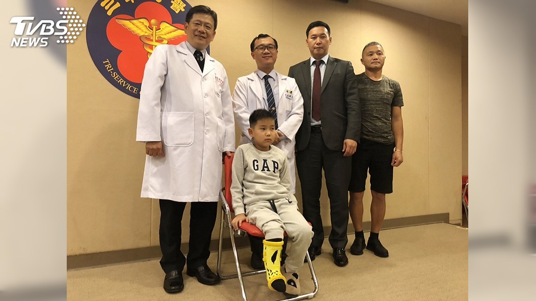 蒙古男孩罹罕見骨病沒法治 台灣醫師伸援手