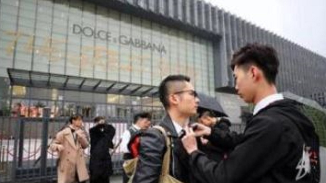 留言罵大陸「糞便之國」 D&G上海時裝秀被禁