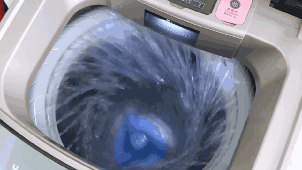 為拍影片…男童把手放入洗衣機 骨頭慘遭斷成「三節棍」