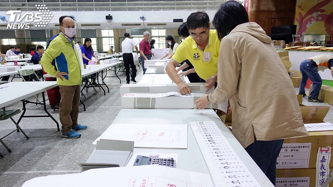 嘉義市初點選票 嚴密搜身確保不外流