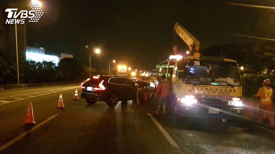 國道事故警車到場11秒遭撞 肇事駕駛:太疲倦