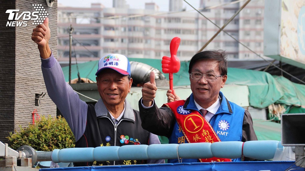 搶攻票倉　藍綠南投縣長候選人南投市掃街
