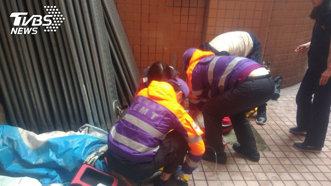桃園私立高中驚傳濺血！　學生持刀刺師後墜樓亡