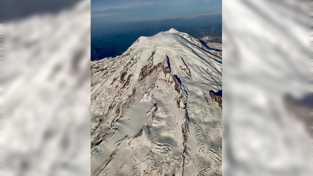 機場濃霧無法降落 機長往東飛:想載乘客看美景