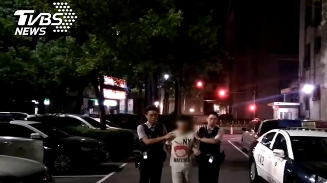 妙齡女夜跑被脫褲險遭性侵!惡狼竟掰「認錯人」