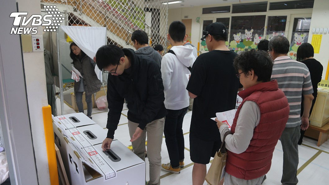 投票所塞爆！　他專業分析：「這時段」人潮較少