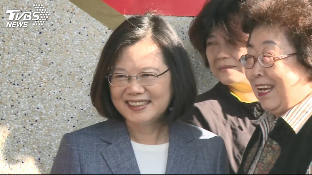 投票排長龍民眾狂幹譙 他轟蔡英文:笑個屁!