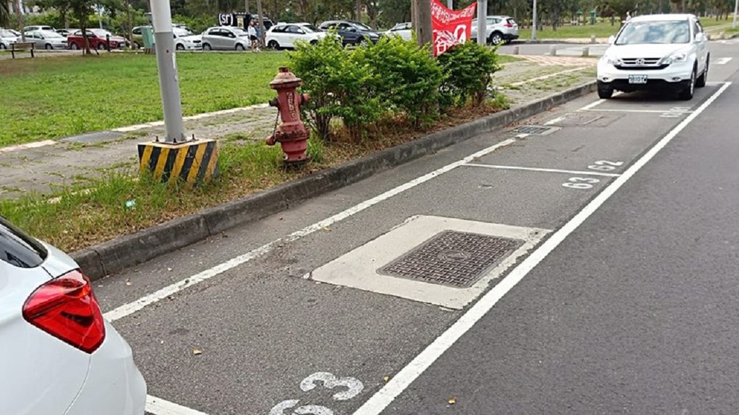 路邊公有停車格「停不得」 網驚:這是陷阱會吃紅單