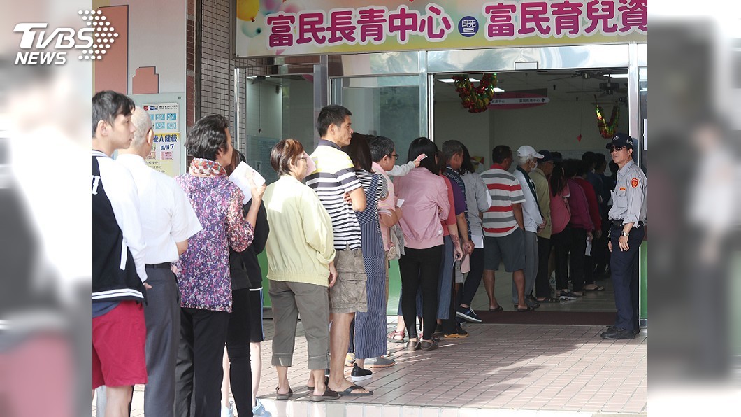 圈公投票竟然無屏障! 監察員大怒走人