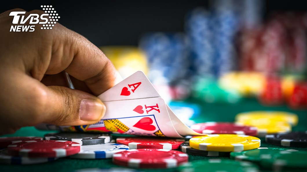 男子遊戲爽贏上千萬元 灑錢請客竟被告知「中獎不算」