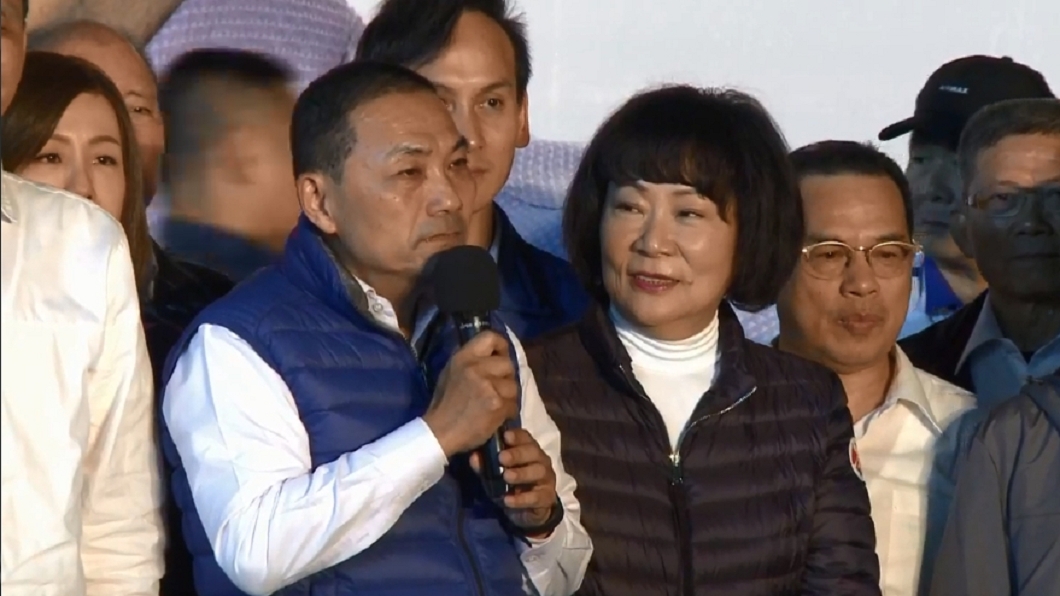 破百萬票大勝妻子首現身　侯友宜：扛起一切責任
