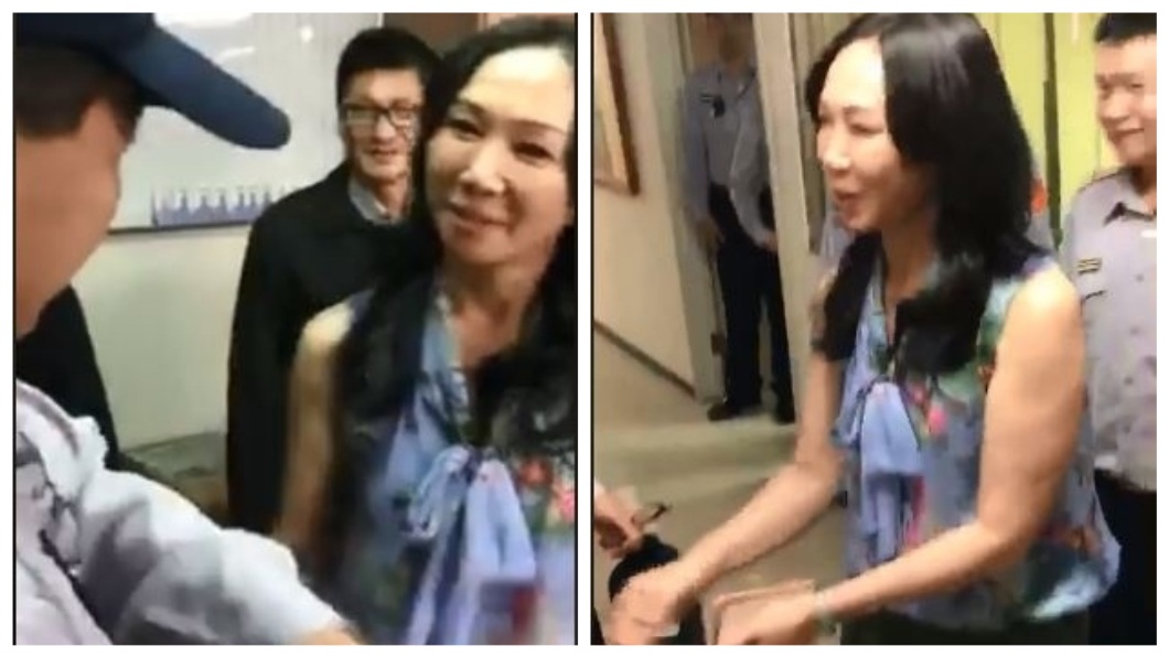 好暖!握緊每雙員警手感謝辛勞 網讚:李佳芬好加分