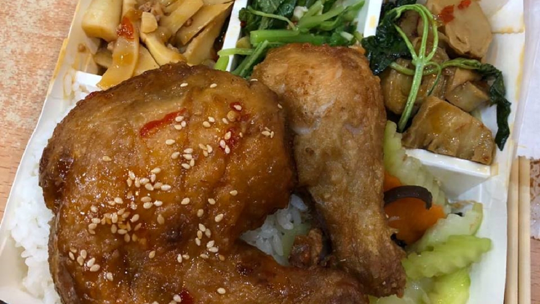 最佛便當沒有之一!主菜雙雞腿配菜裝滿只要48元