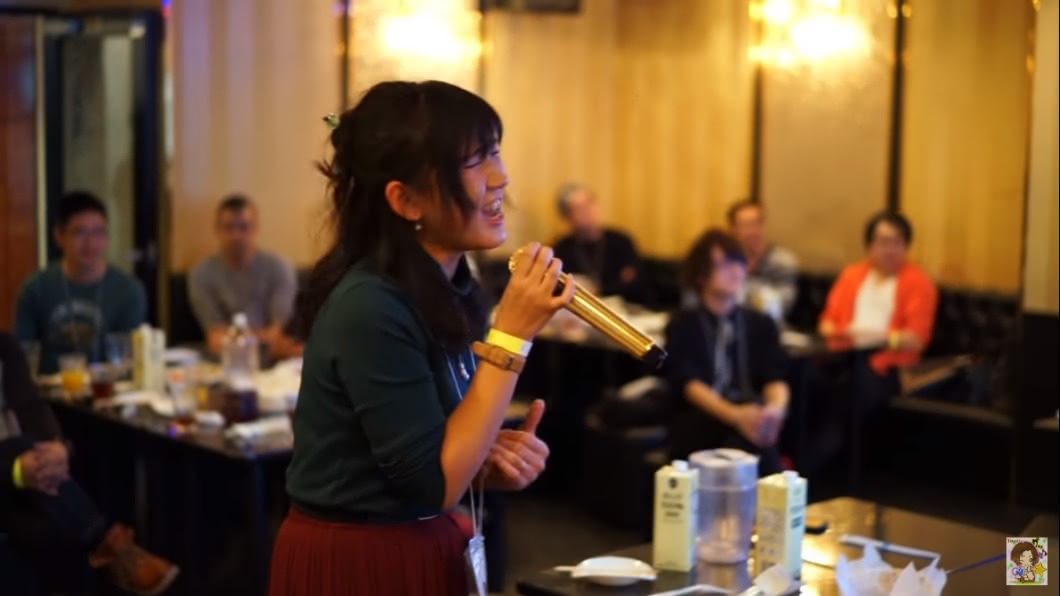 女孩灌13杯酒唱「現在想見你」 網狂起雞皮疙瘩:哭了