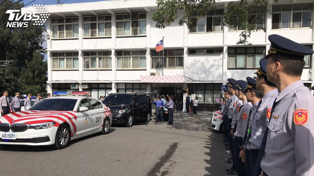 國道執勤殉職員警　移靈屏東家鄉氣氛哀戚