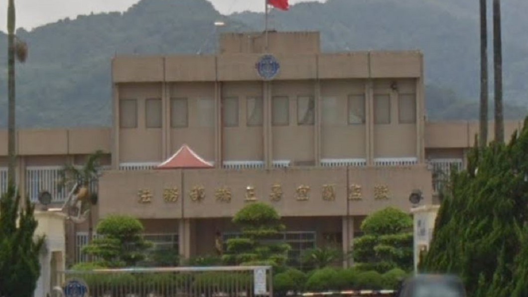 「你屁股很漂亮!」他伸手拍一下 獄友氣炸GG了