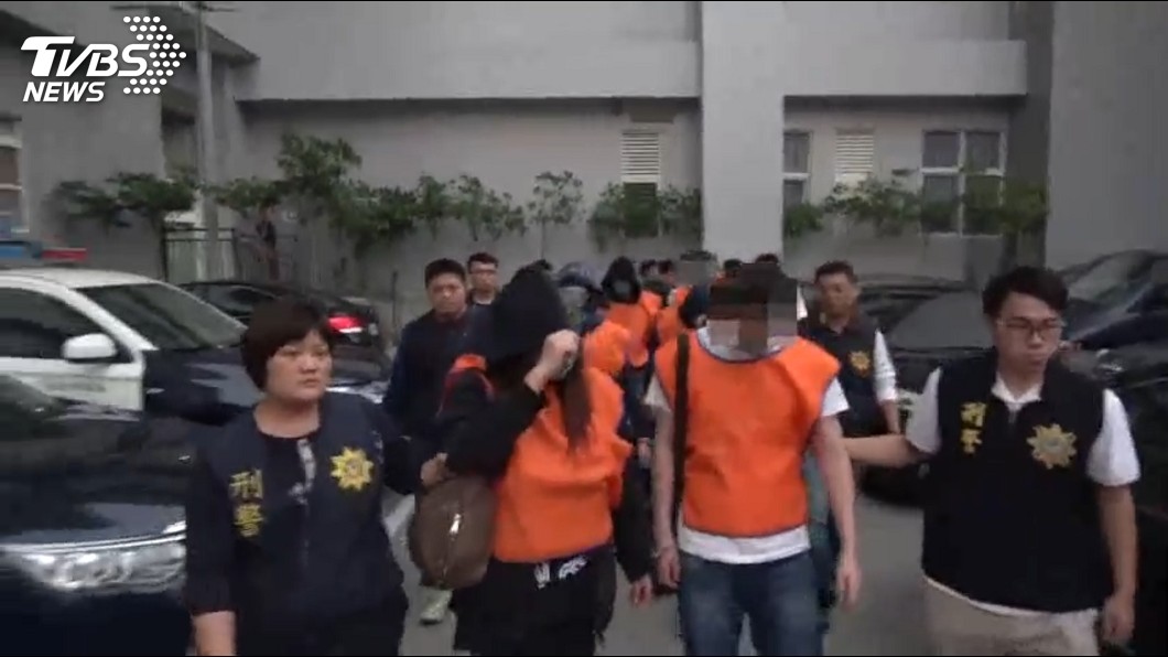 少年遭詐騙集團限制行動 醫院看病塞紙條:快報警