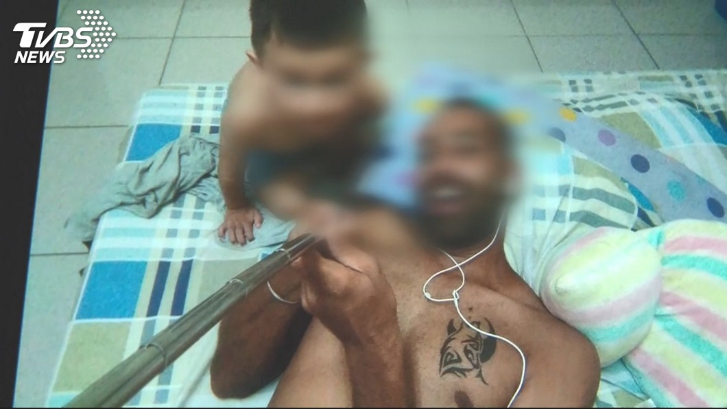 霸屋母攜兒住墳墓旁 父痛:我什麼都不能做