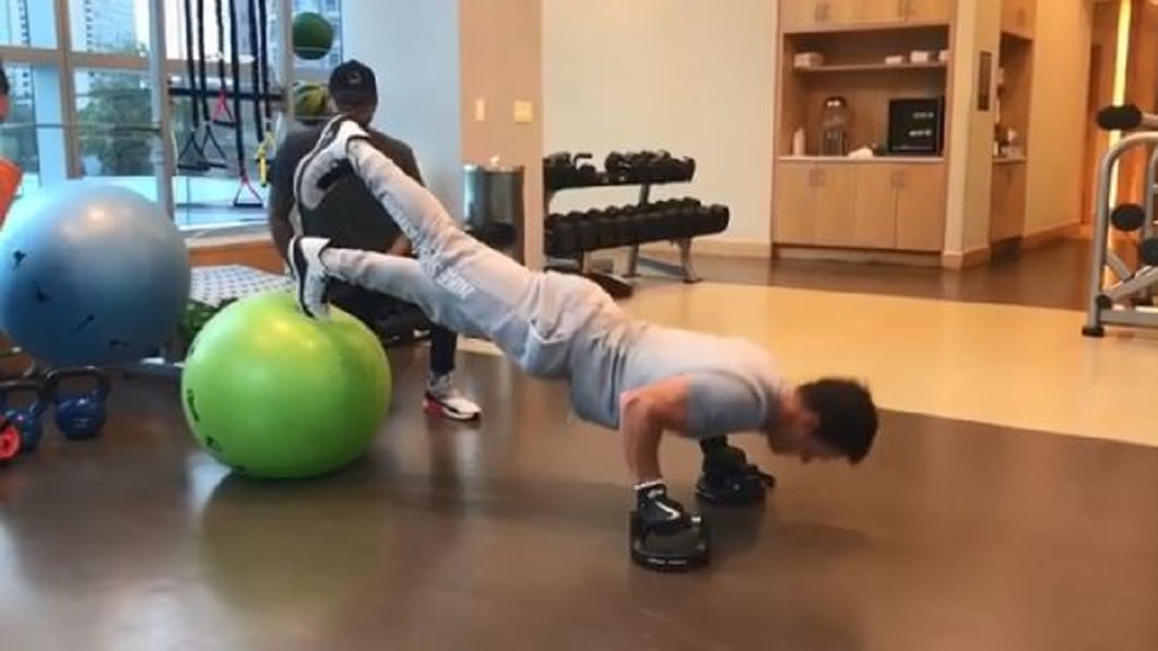 馬克華柏格每天維持2：30起床，上2次健身房。圖／翻攝自IG@markwahlberg