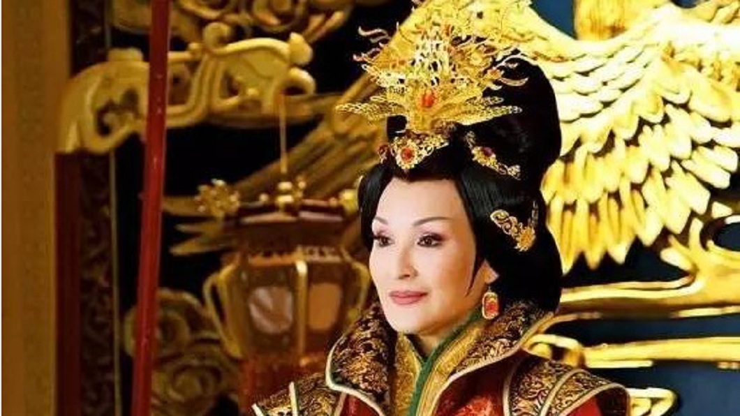 儘管螢幕形象霸氣，但陳莎莉的婚姻路卻走得不是非常順遂。(圖／翻攝自微博)