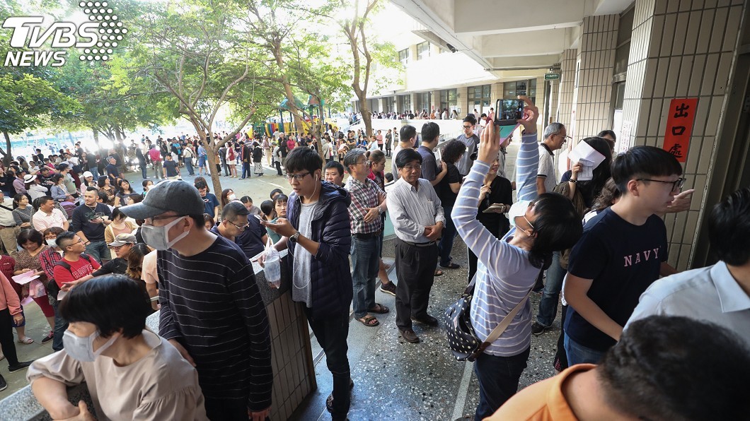 投票亂象推給選務新手 宅神批中選會:該用雞排打他頭