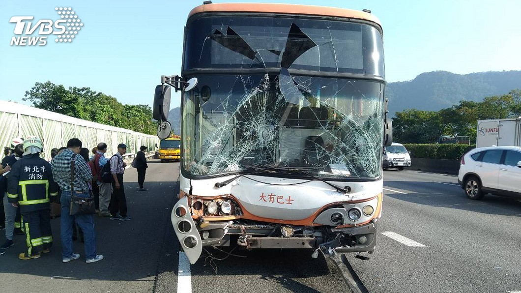 國道3號鶯歌路段連環撞　4人送醫