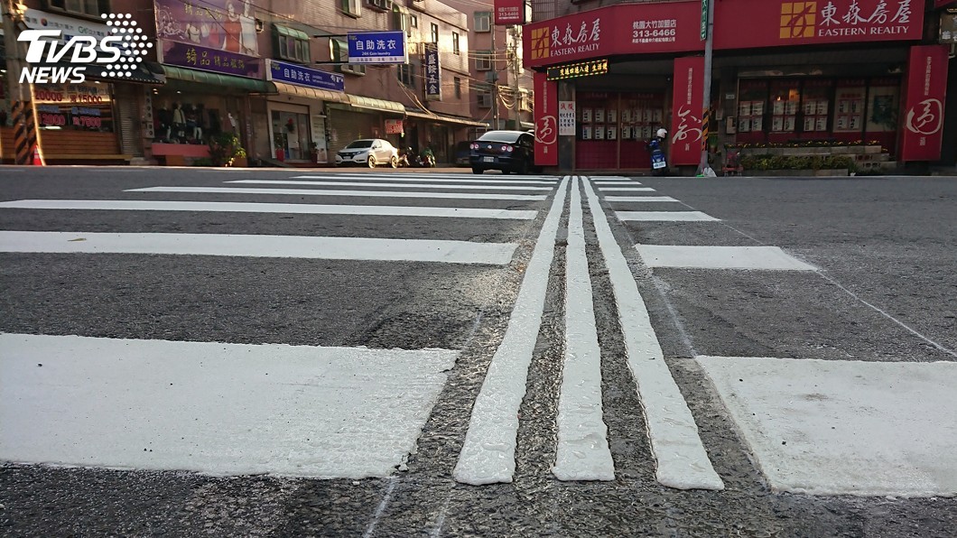 桃園試辦導盲斑馬線 視障朋友行無虞