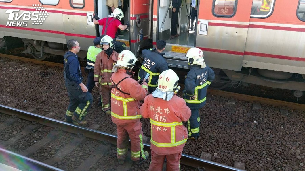 台鐵樹林站驚傳婦人落軌 卡列車底奇蹟僅擦傷