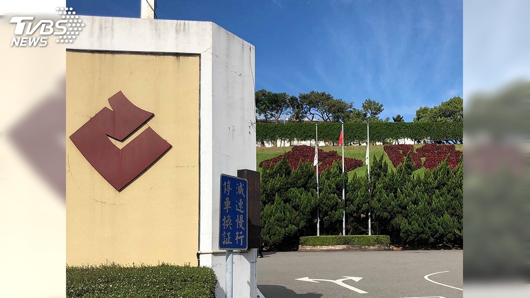 撐起多少當地家庭!苗栗三義廠降半旗向嚴凱泰致哀