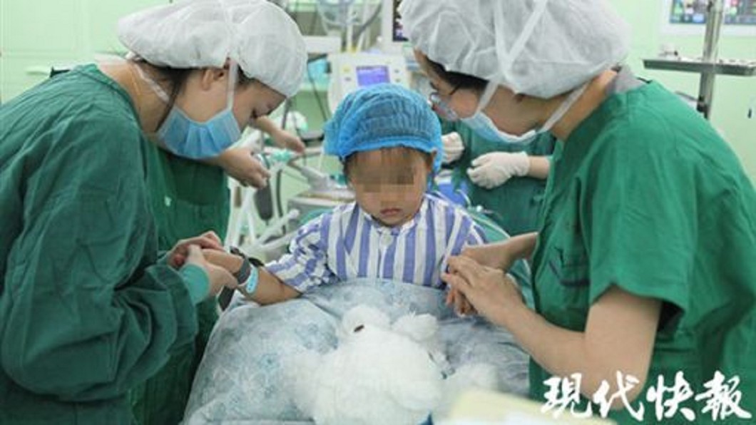 全球僅3例!3歲女童患乳癌 左胸滲出紅色分泌物