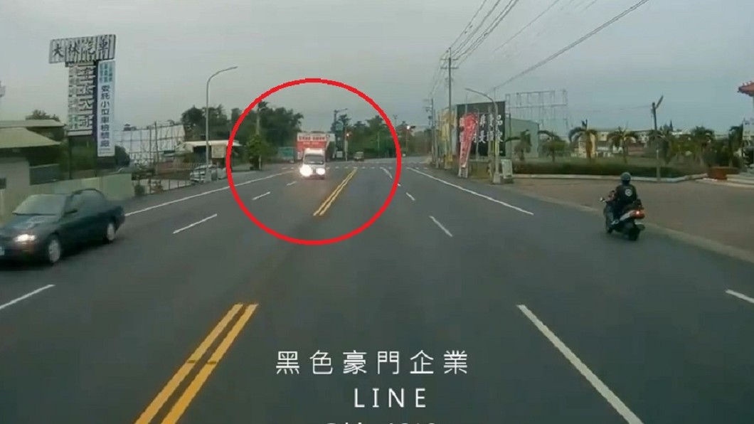 對向車閃大燈挑釁？一轉彎秒懂…老司機嘆：快失傳