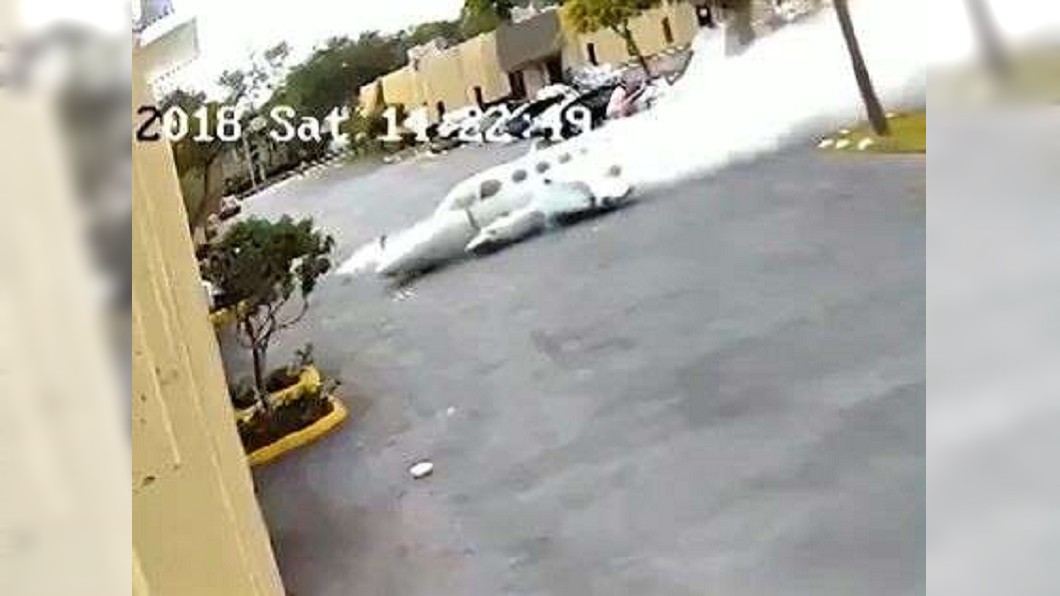 飛機撞大樓爆炸起火 特教中心師生驚慌奔逃