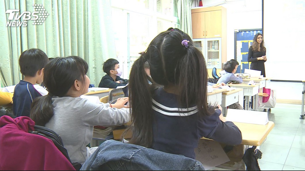 推雙語國家 專家:英語溝通會一種說法就好