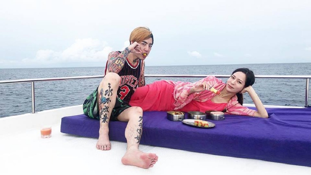 謝和弦提到目前妻子努力打排卵針，不捨她這樣辛苦。(圖／翻攝自謝和弦臉書)