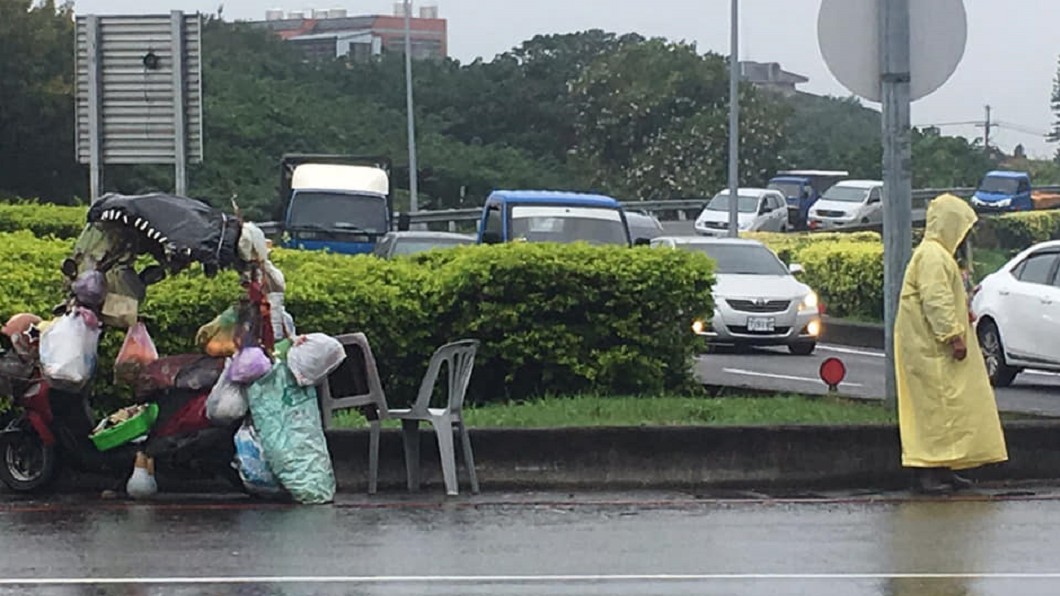狠毆玉蘭花婆婆「棍子斷2半」!惡男嗆:誰叫她搶生意