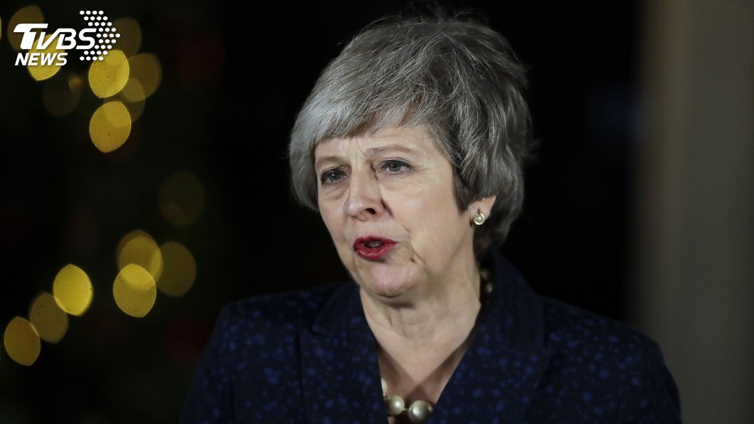 不信任票破百 英相梅伊難堪挺過逼宮危機