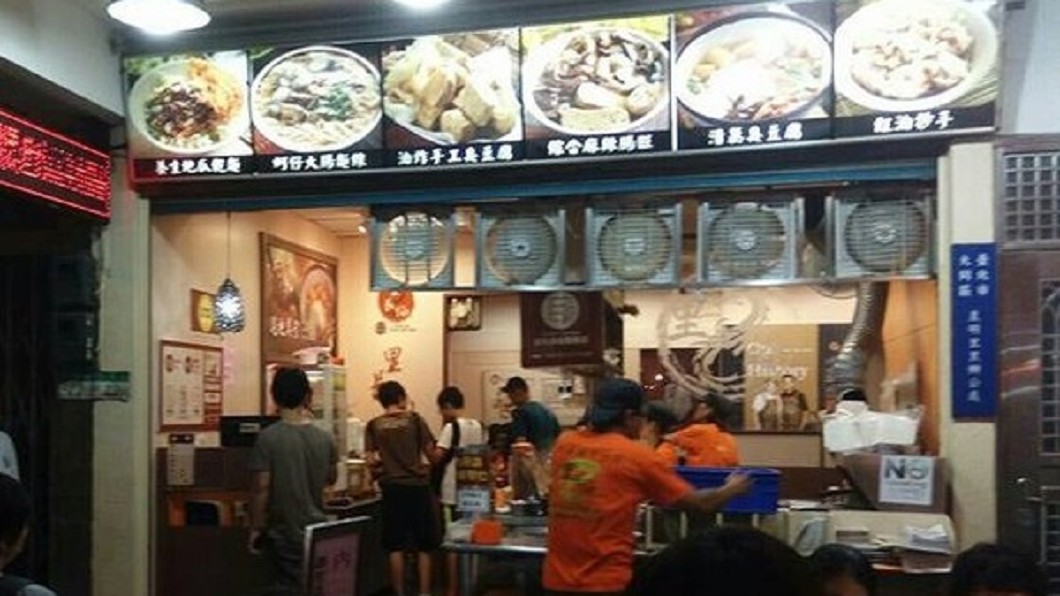 寧夏夜市,里長伯臭豆腐。圖/翻攝自 臉書