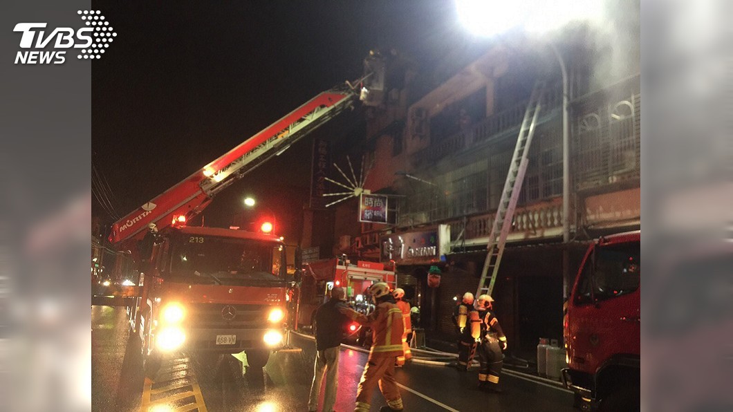 桃園清晨住宅火警 緊急救出3名受困民眾