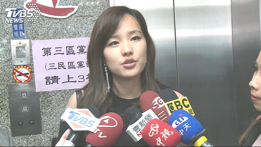 參加韓國瑜就職典禮 韓冰「拚在地經濟」夜市治裝