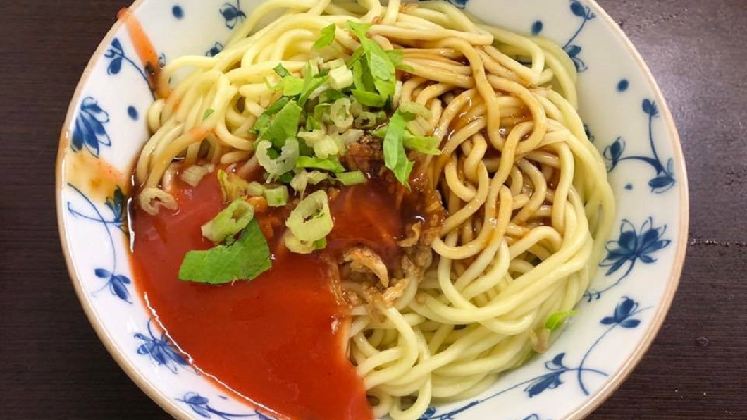 油麵淋神秘紅醬!新竹乾麵這滋味 北漂崩潰:鹹香才極品