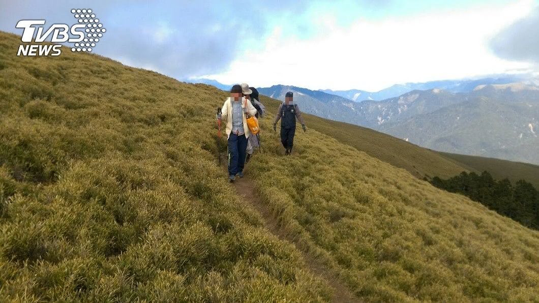 英籍母子紮營合歡山4個月 幫台灣人「撿便便」感動山友