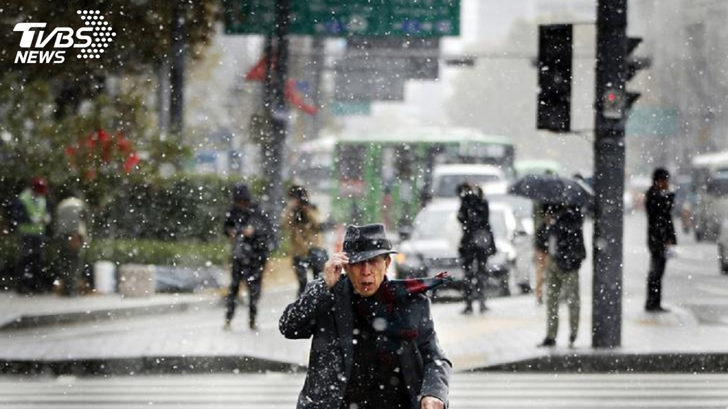 南韓大雪下不停 極凍負20度低溫瀑布變冰柱