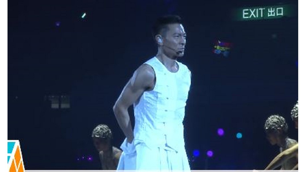 劉德華秀二頭肌打太鼓帥翻! 6歲女兒現身萌應援