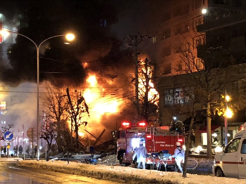 40人驚恐逃生！札幌惡火燒5hr 疑百隻罐裝瓦斯肇禍