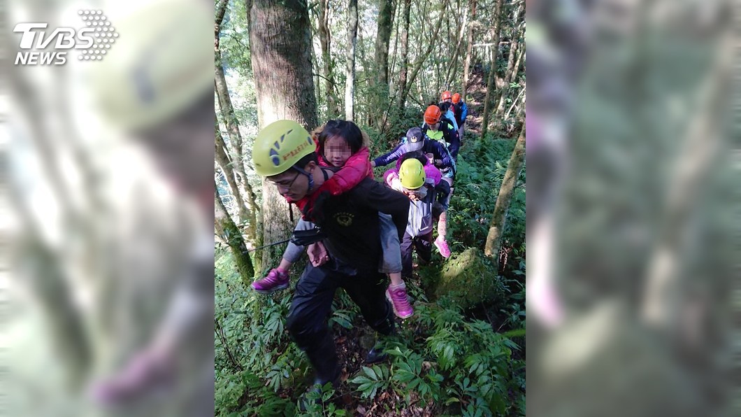 4名登山客受困新竹縣山區 警消成功救援