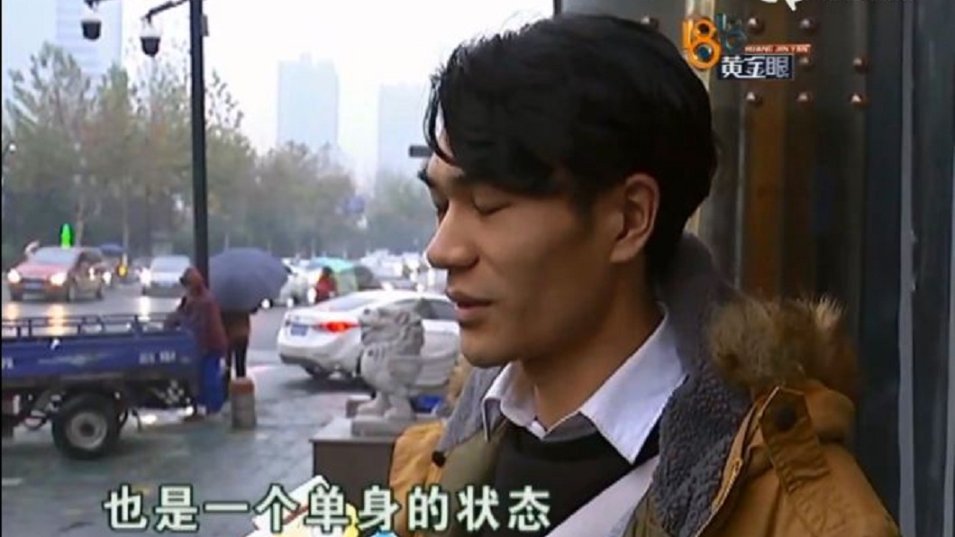 沒想到事隔3天，新郎出面澄清自己還是單身，只是幫朋友拍戲宣傳。(圖／翻攝自1818黃金眼)