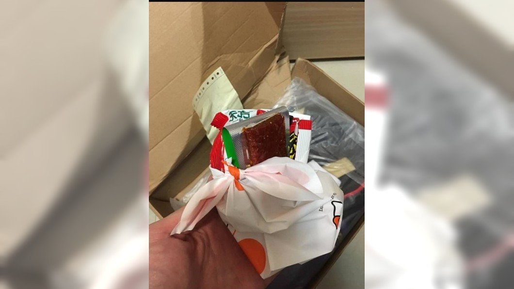 網友爆料「淘寶買衣服被塞豬肉乾」 網驚:生化攻擊!