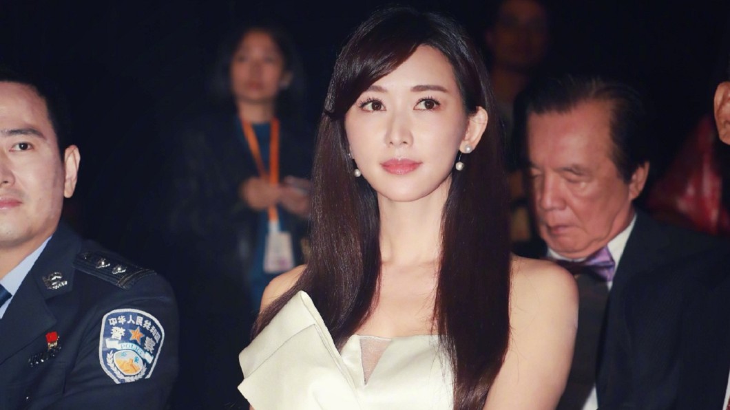 「她」爆乳深溝力壓林志玲 惹天后關切:怎麼回事?