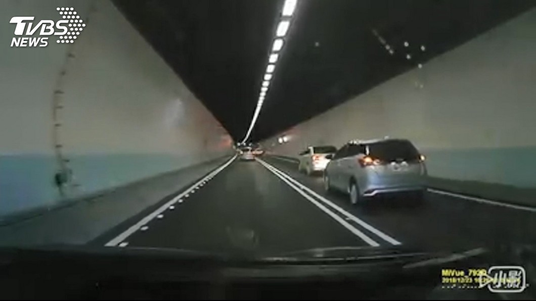 逼車、越線、開遠燈!雪隧危駕 恐連續開罰