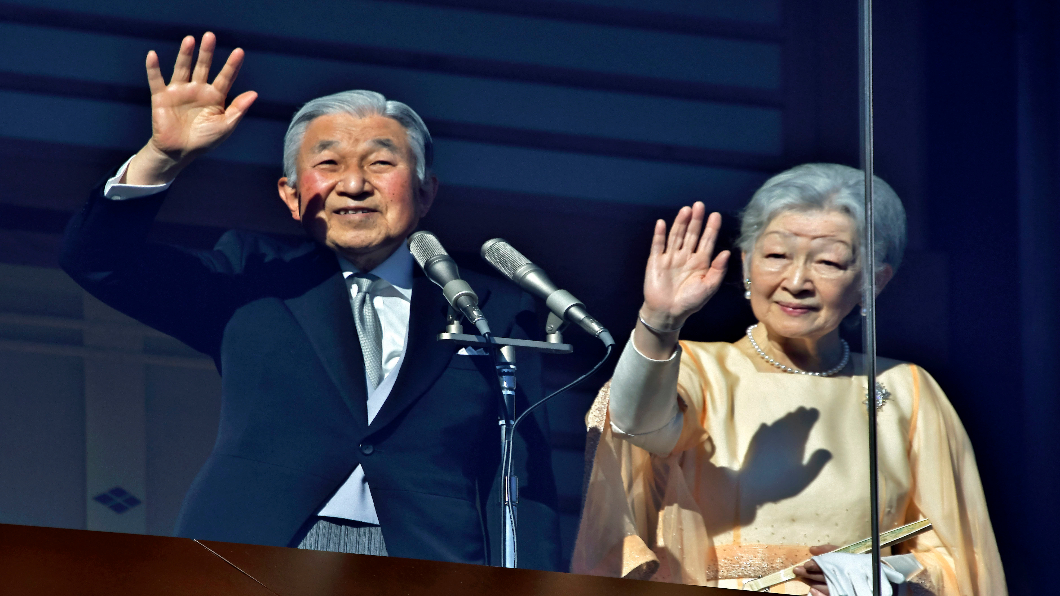 退位前最終場！　8萬人賀天皇85歲生日